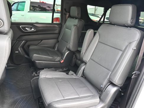 Used 2022 Chevrolet Suburban Z71 w/ Luxury Package image 11