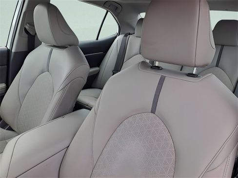 Used 2022 Toyota Camry XSE image 19