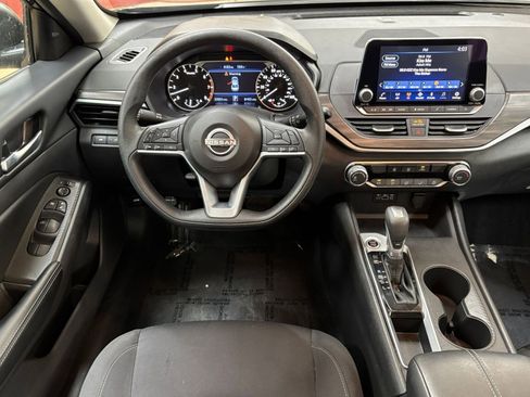 Used 2025 Nissan Altima 2.5 SV FWD image 34