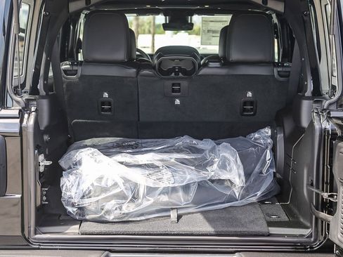 New 2025 Jeep Wrangler Unlimited Rubicon 392 image 27