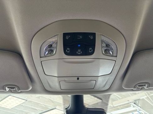 Used 2024 Chrysler Pacifica Limited FWD image 51