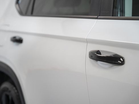 Used 2024 Volkswagen Taos SE AWD/4WD image 17