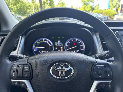 Used 2016 Toyota Highlander Limited Platinum AWD/4WD image 16