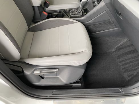 Used 2023 Volkswagen Taos SE w/ Black Wheel Package image 34