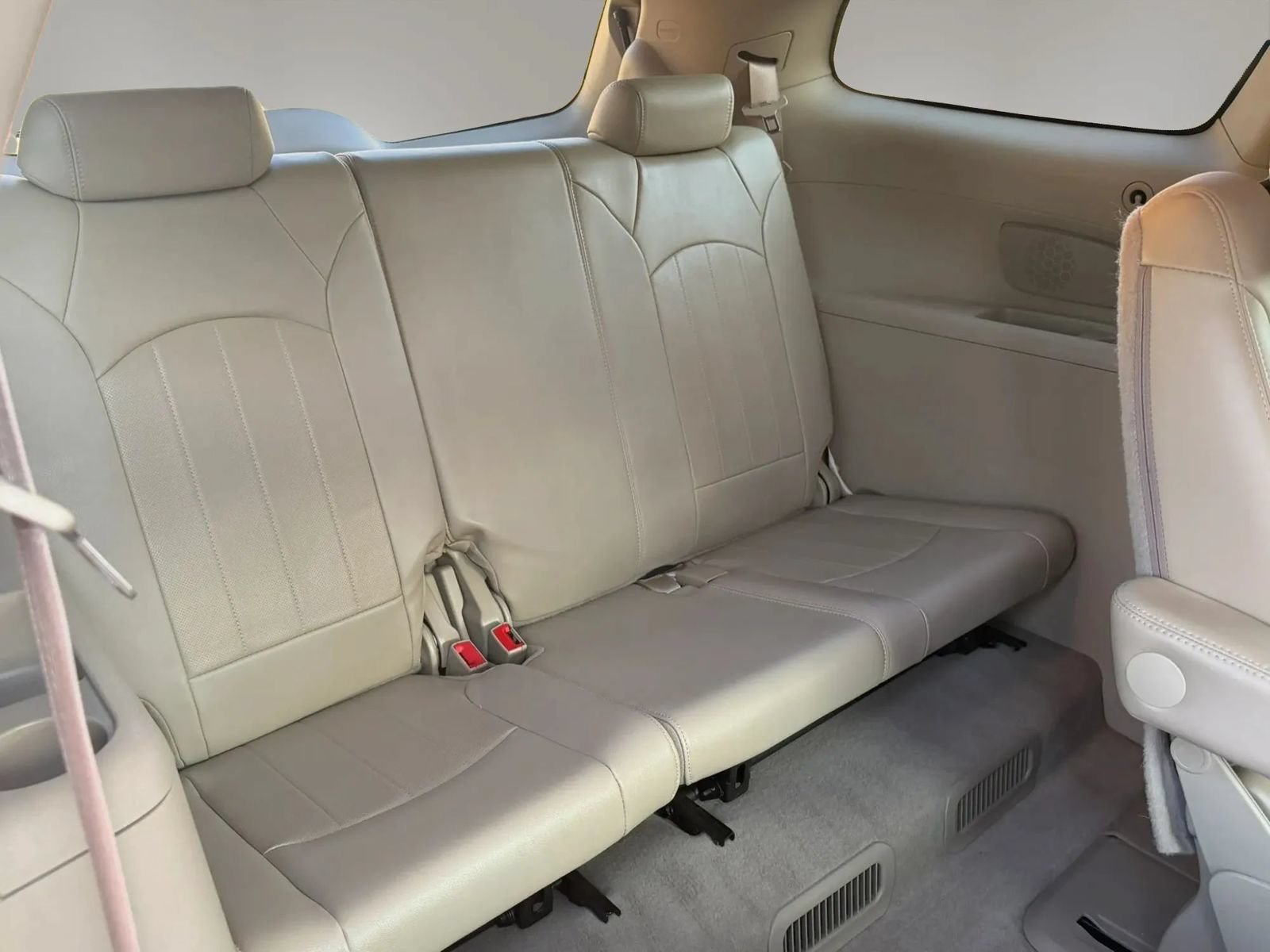Used 2011 Buick Enclave CXL w/ Trailering Provision Package FWD image 20
