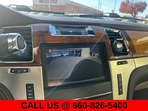 Used 2011 Cadillac Escalade Platinum AWD/4WD image 23