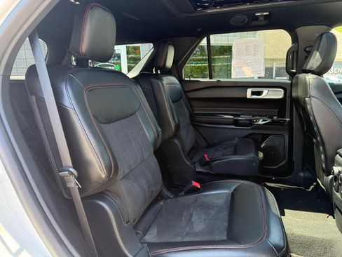 Used 2022 Ford Explorer ST-Line AWD/4WD image 13