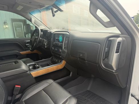 Used 2019 Chevrolet Silverado 2500 LTZ w/ Duramax Plus Package AWD/4WD image 21