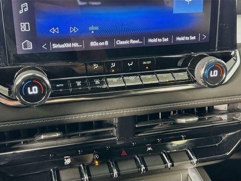Used 2023 Chevrolet Colorado LT w/ LT Convenience Package AWD/4WD image 17