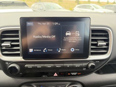 Used 2025 Hyundai Venue SE FWD image 13