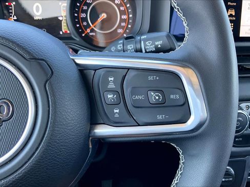 Used 2025 Jeep Wrangler Unlimited Sahara AWD/4WD image 25