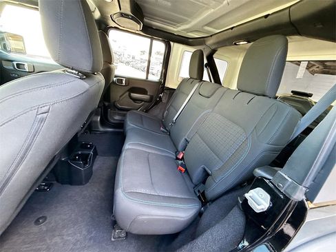 Used 2021 Jeep Wrangler Unlimited Islander image 26