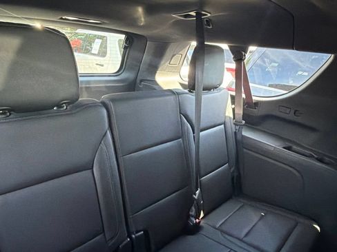 Used 2021 Chevrolet Suburban LT AWD/4WD image 7