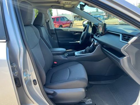 Used 2022 Toyota RAV4 XLE w/ Convenience Package AWD/4WD image 9