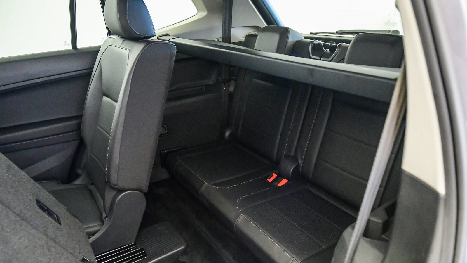 Used 2020 Volkswagen Tiguan SE FWD image 18