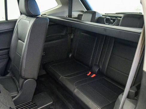 Used 2020 Volkswagen Tiguan SE FWD image 18