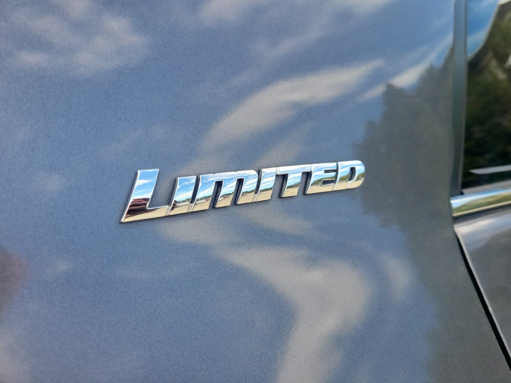 Used 2015 Toyota 4Runner Limited AWD/4WD image 11