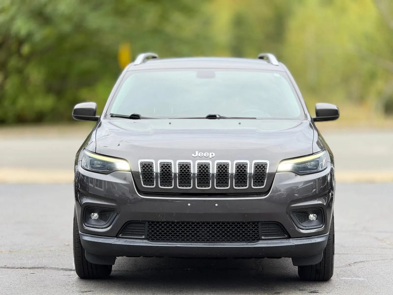 Used 2019 Jeep Cherokee Latitude Plus AWD/4WD image 25