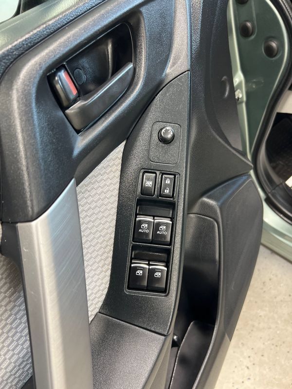 Used 2018 Subaru Forester 2.5i Premium w/ All-Weather Package AWD/4WD image 15