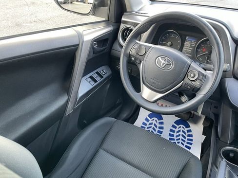 Used 2018 Toyota RAV4 LE image 31