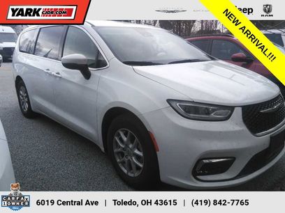 Used 2023 Chrysler Pacifica Touring-L