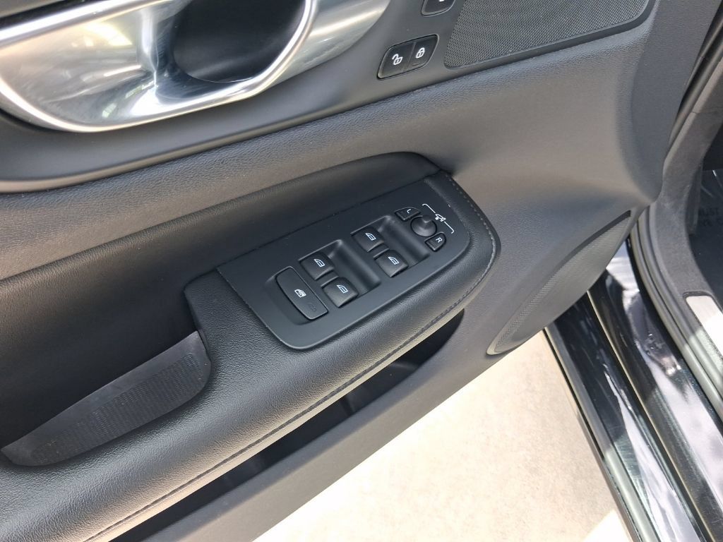 Used 2025 Volvo S60 B5 Core FWD image 16