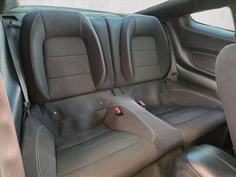 Used 2017 Ford Mustang Coupe RWD image 19