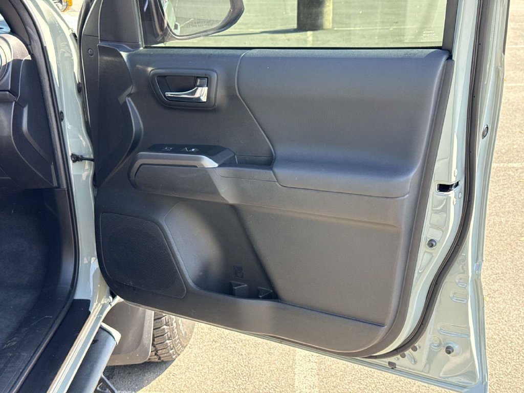 Used 2022 Toyota Tacoma TRD Sport AWD/4WD image 25