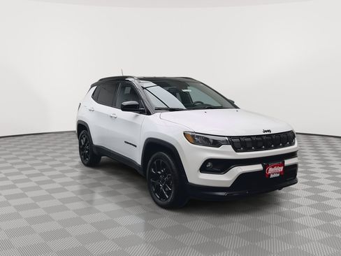 Used 2022 Jeep Compass Latitude w/ Convenience Group AWD/4WD image 32