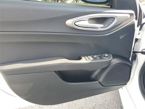 Used 2024 Alfa Romeo Giulia Veloce image 17