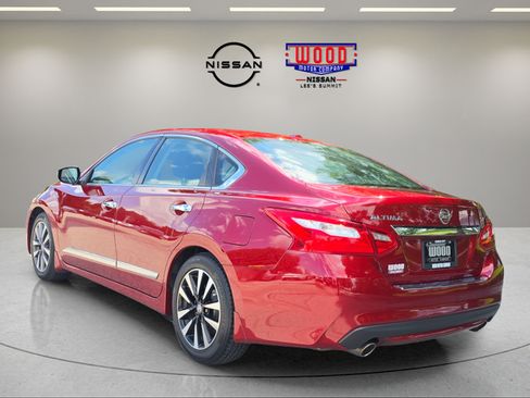 Used 2017 Nissan Altima 2.5 SV w/ Convenience Package FWD image 4