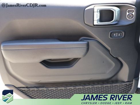 Used 2024 Jeep Wrangler Unlimited AWD/4WD image 19