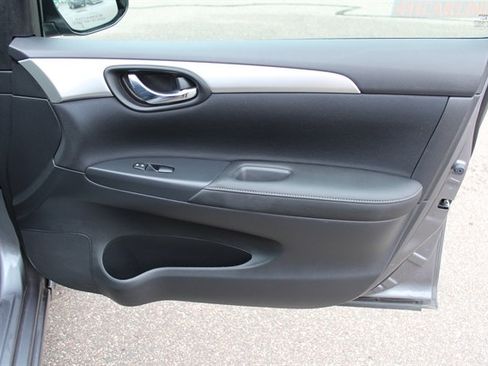 Used 2016 Nissan Sentra S image 39