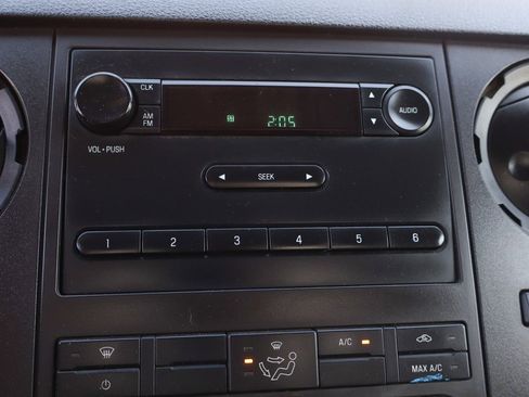 Used 2016 Ford F550 2WD Regular Cab Super Duty image 28