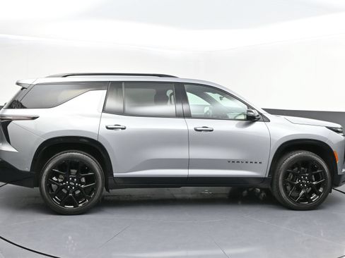 Used 2024 Chevrolet Traverse RS FWD image 8