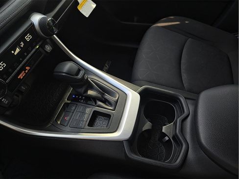 Used 2021 Toyota RAV4 XLE image 20