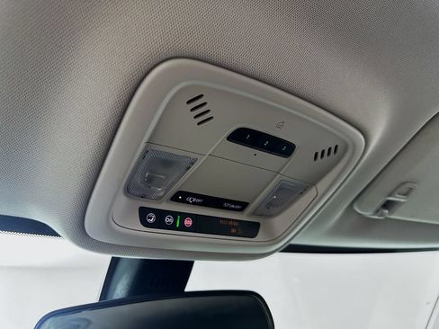 Used 2021 Chevrolet Traverse LT FWD image 33