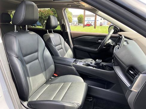 Certified 2023 Nissan Rogue SV w/ SV Premium B Package FWD image 16