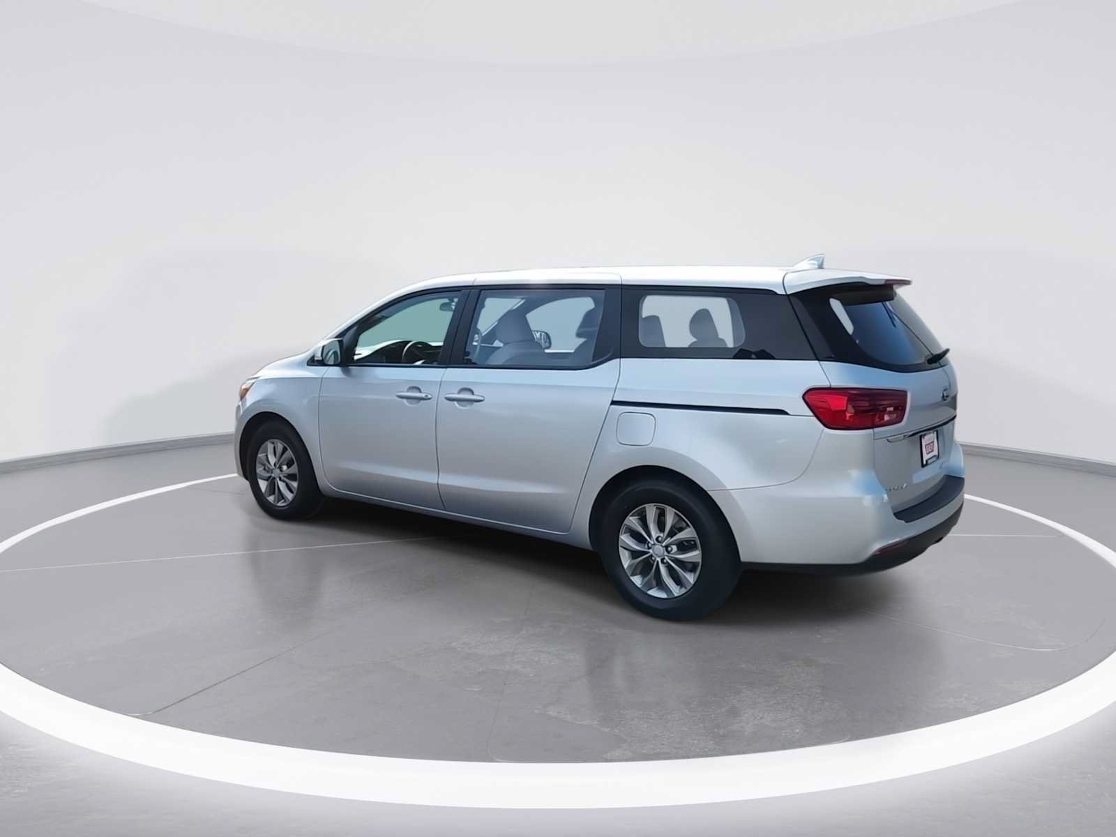 Used 2019 Kia Sedona L FWD image 6