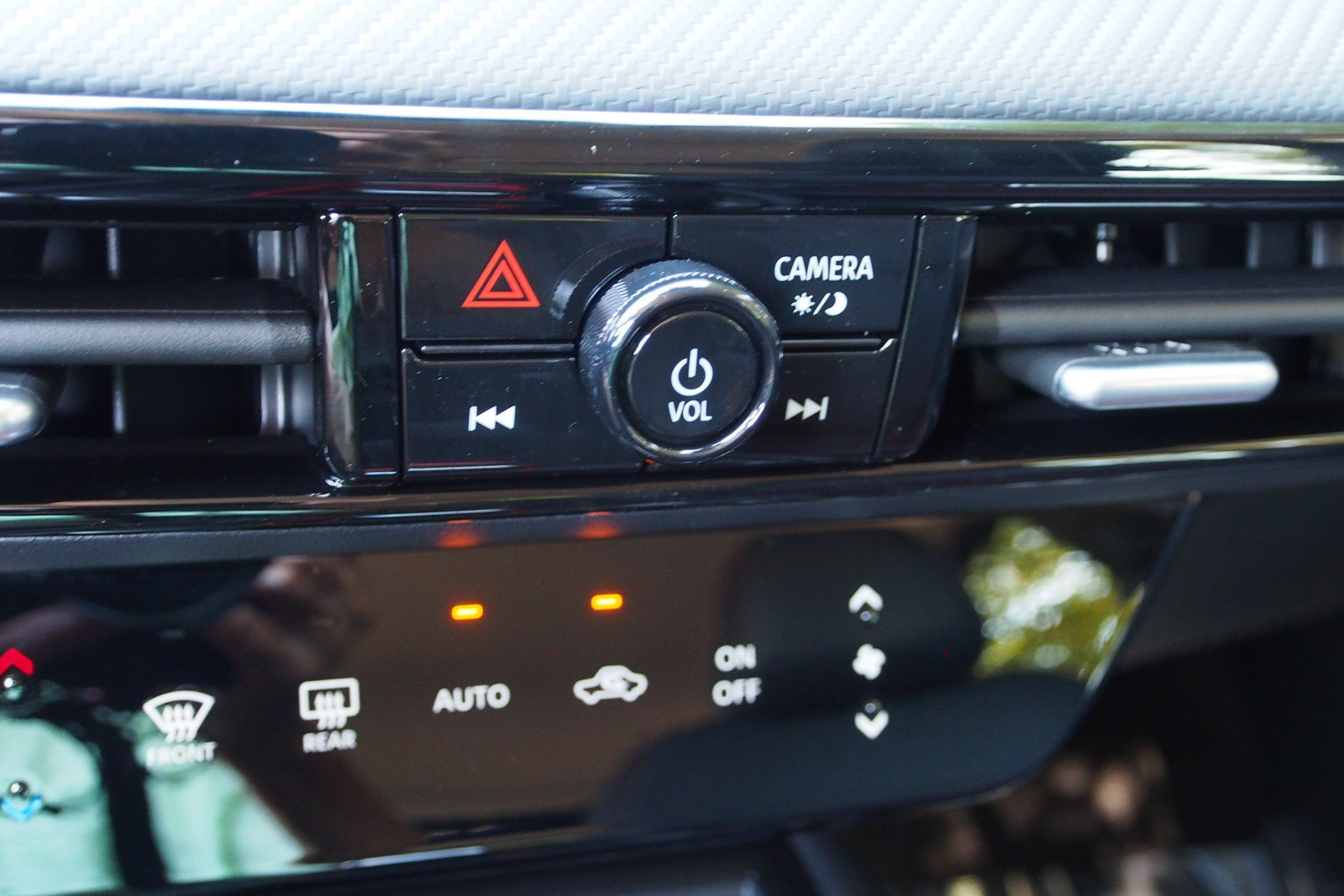Used 2026 Nissan Kicks SR FWD image 24