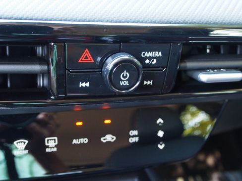Used 2026 Nissan Kicks SR FWD image 24