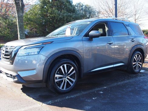 Used 2023 Nissan Pathfinder Platinum w/ Black Appearance Package image 3