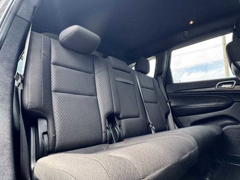 Used 2019 Jeep Grand Cherokee Laredo AWD/4WD image 32