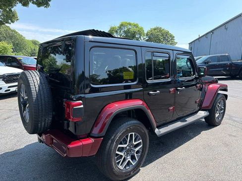 Used 2025 Jeep Wrangler Unlimited Sahara AWD/4WD image 7