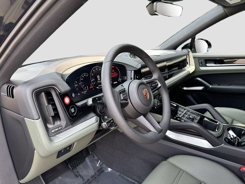 New 2026 Porsche Cayenne Coupe AWD/4WD image 4