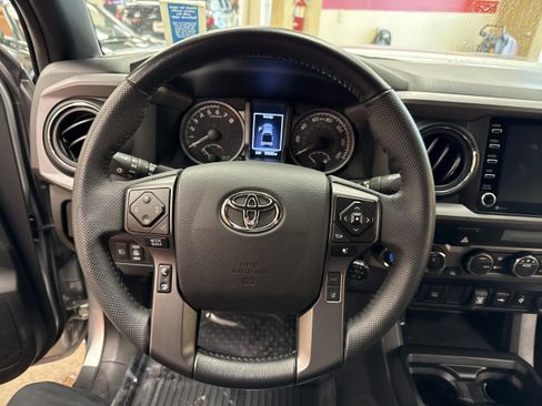 Used 2022 Toyota Tacoma TRD Off-Road image 41