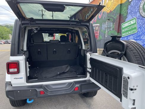Used 2024 Jeep Wrangler Unlimited AWD/4WD image 13