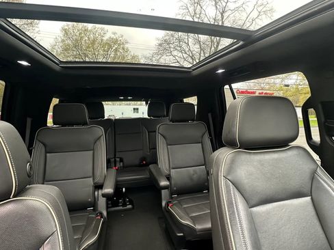 Used 2021 Chevrolet Tahoe Premier w/ Premium Package image 42