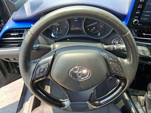 Used 2022 Toyota C-HR XLE FWD image 18
