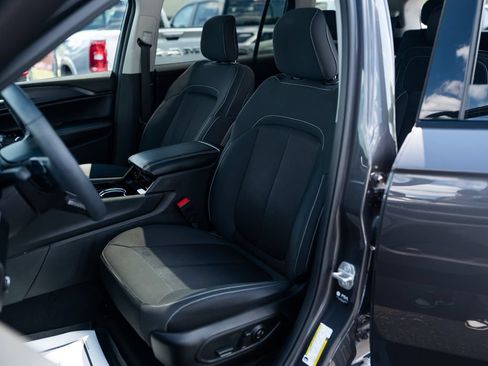 Used 2023 Jeep Grand Cherokee L Laredo w/ Luxury Tech Group I AWD/4WD image 15